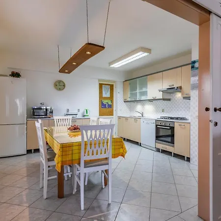 Spacious And Comfortable In Medulin, Croatia شقة
