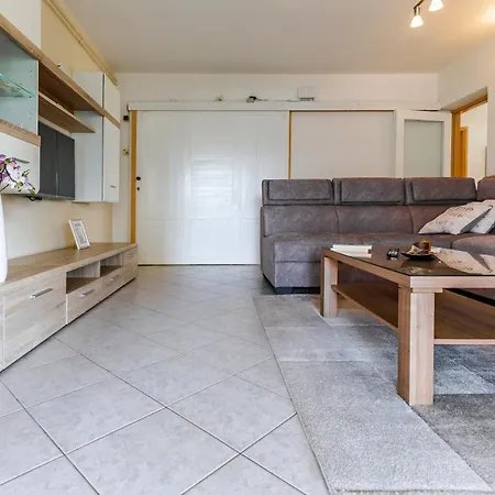 شقة Spacious And Comfortable In Medulin, Croatia