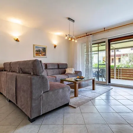 Spacious And Comfortable In Medulin, Croatia * ميدولين