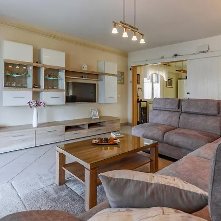 Spacious And Comfortable In Medulin, Croatia * ميدولين