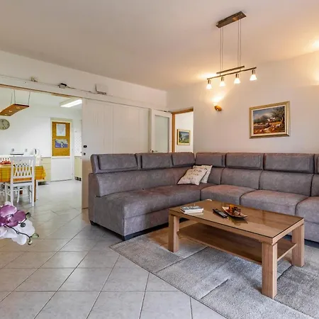 شقة Spacious And Comfortable In Medulin, Croatia ميدولين
