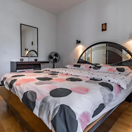 Spacious And Comfortable In Medulin, Croatia ميدولين