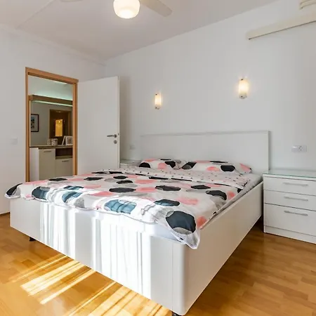 Spacious And Comfortable In Medulin, Croatia شقة ميدولين
